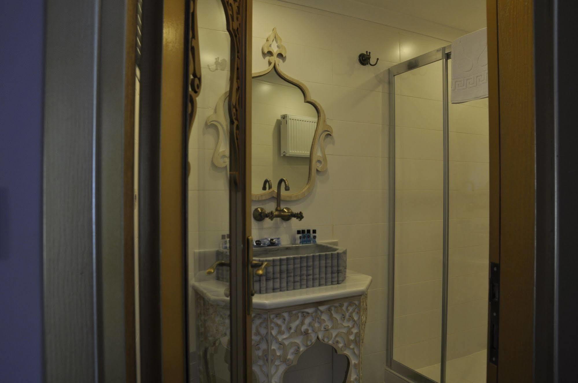 Kervan Hotel Istanbul Exterior photo